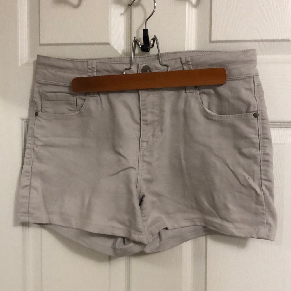 Beige high waisted zip fly d.jeans shorts